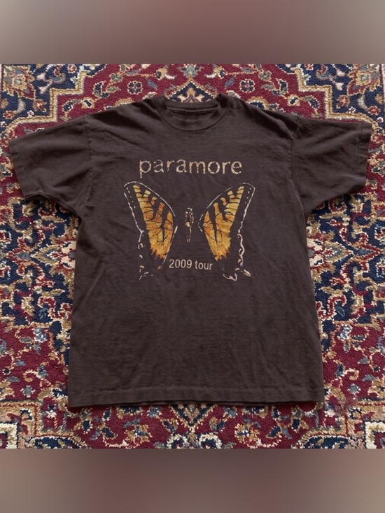 Gildan Tops - 2009 Tour Paramore Brown T-Shirt with Yellow Butterfly Graphic